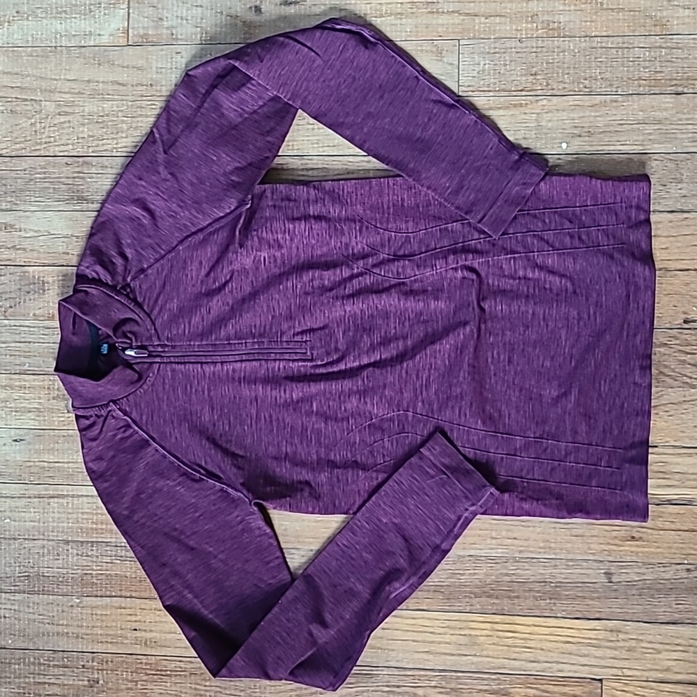 Alphalete seamless pullover in black cherry